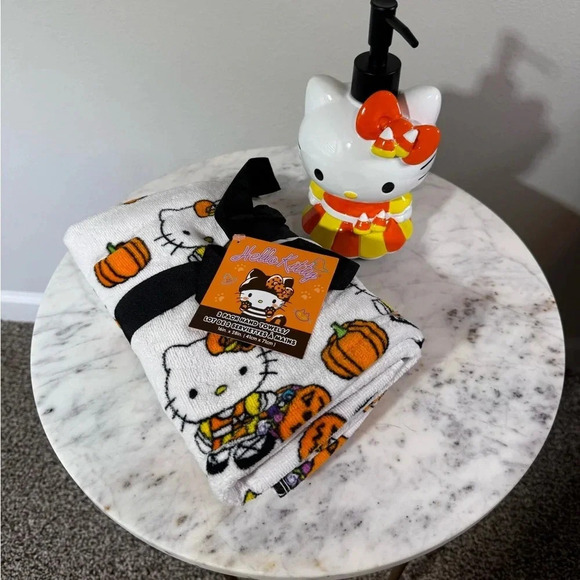 Hello Kitty Halloween Bathroom Decor Bundle - NWT - Picture 1 of 4